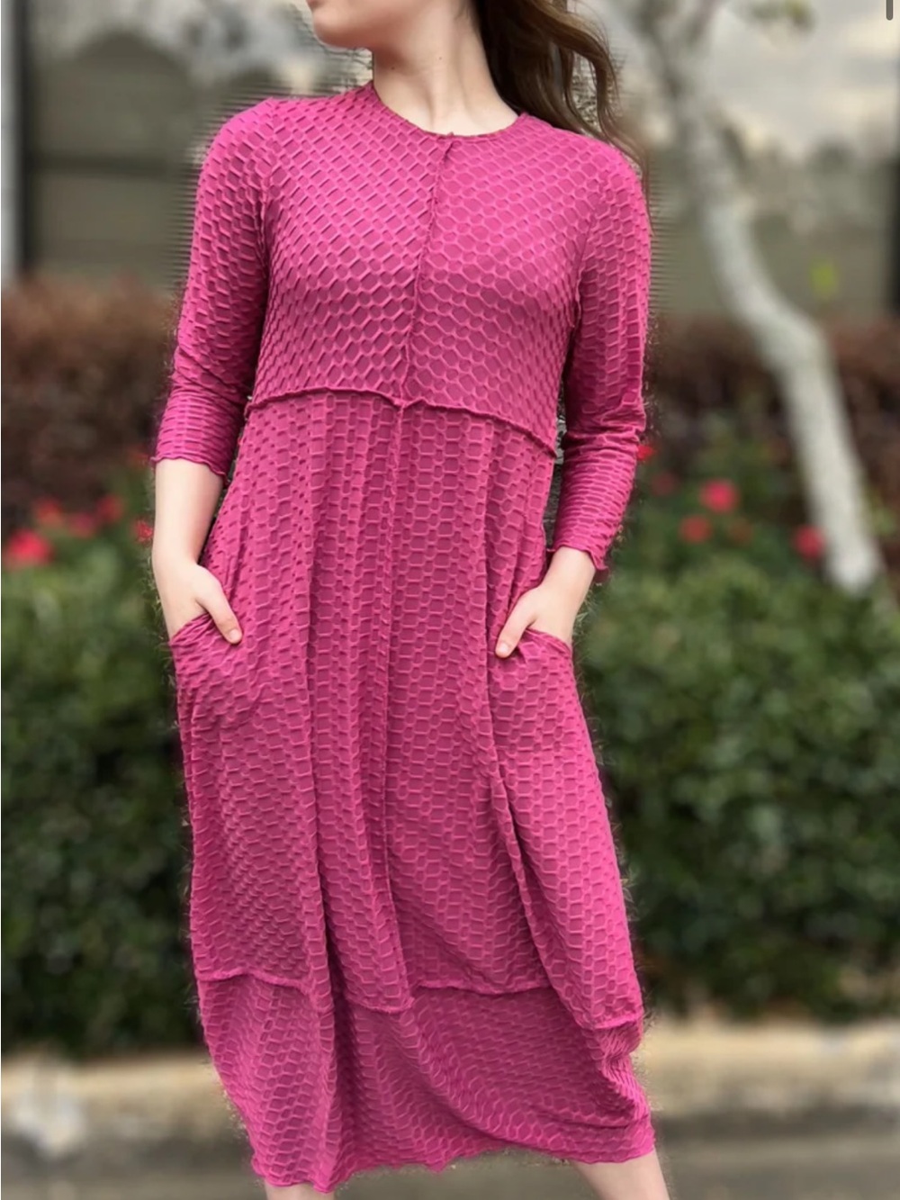 Women's Textured Midi Dress in magenta